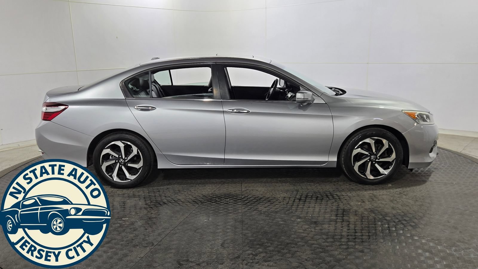 Used 2017 Honda Accord EX-L image 8