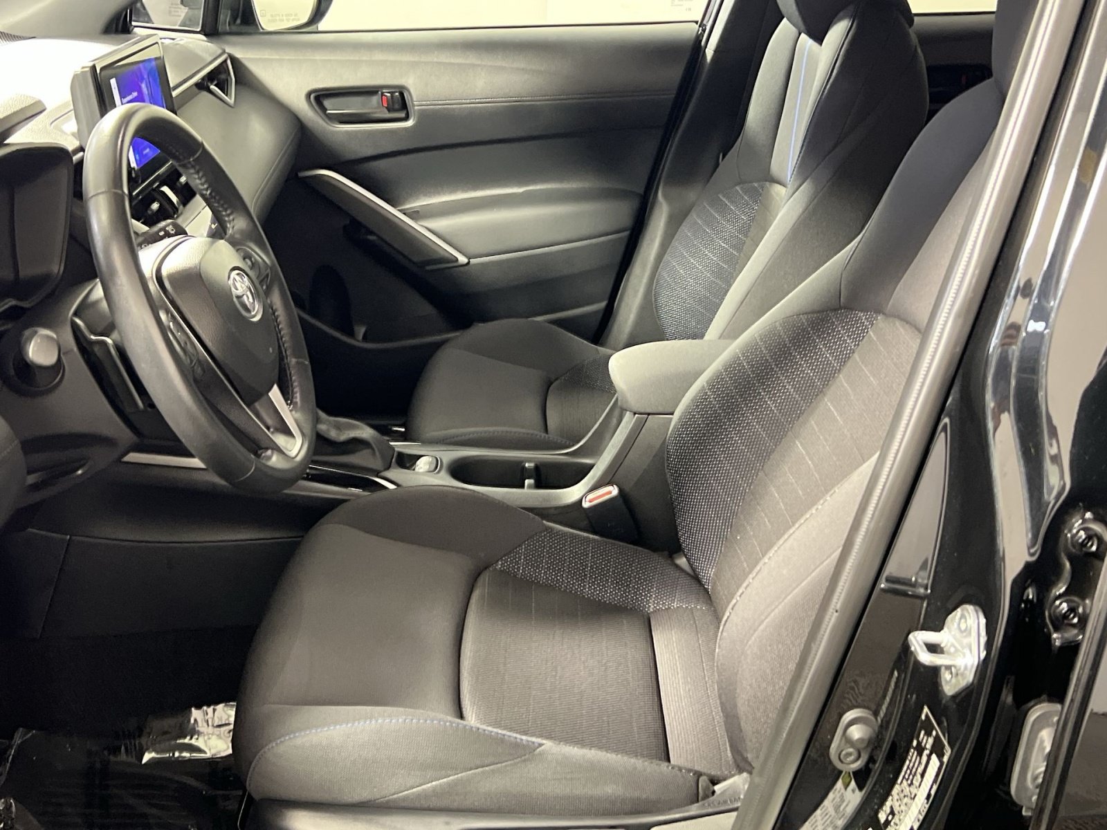 Used 2025 Toyota Corolla Cross AWD Hybrid image 13