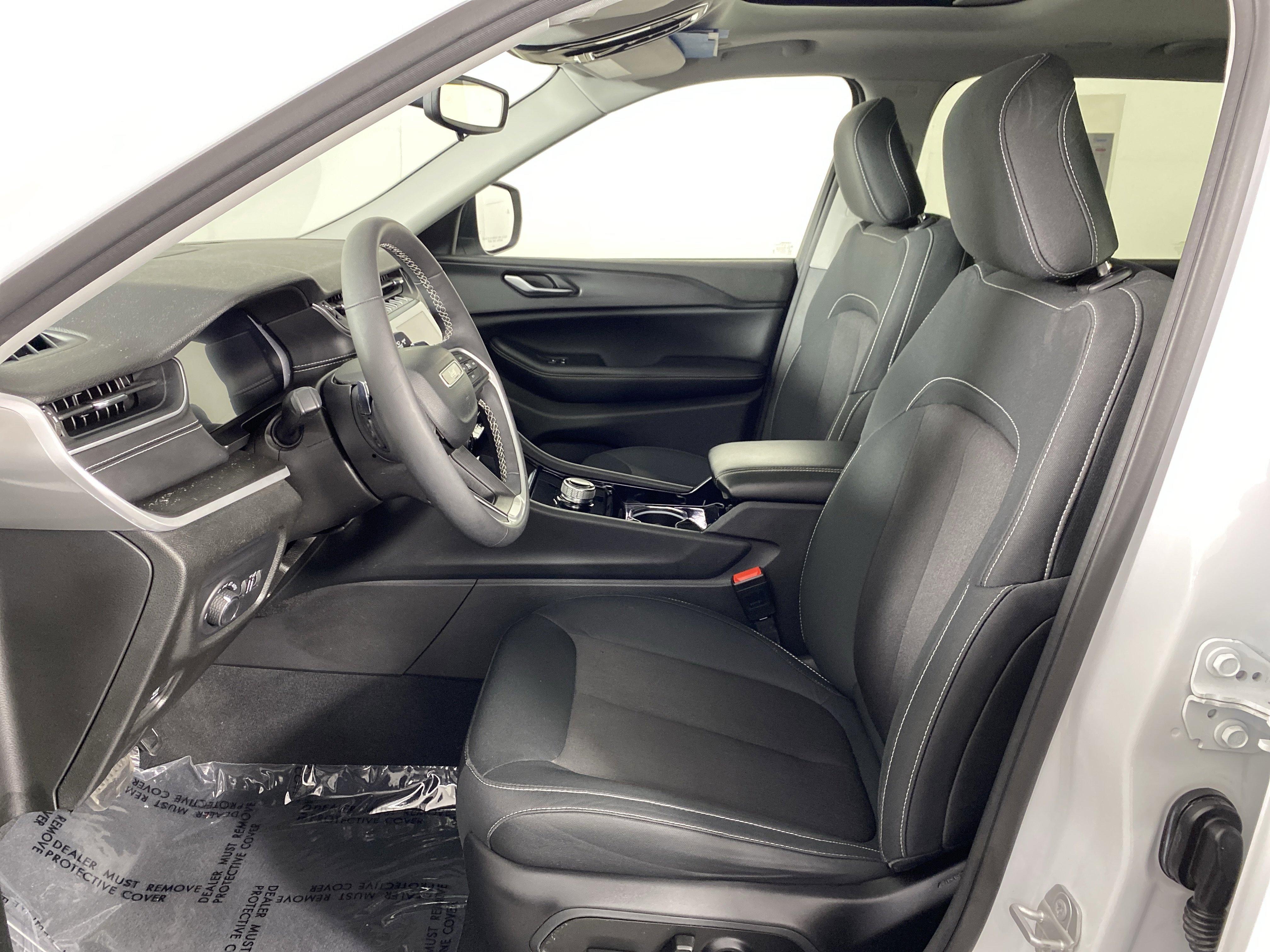 Used 2023 Jeep Grand Cherokee L Laredo w/ Luxury Tech Group I AWD/4WD image 16