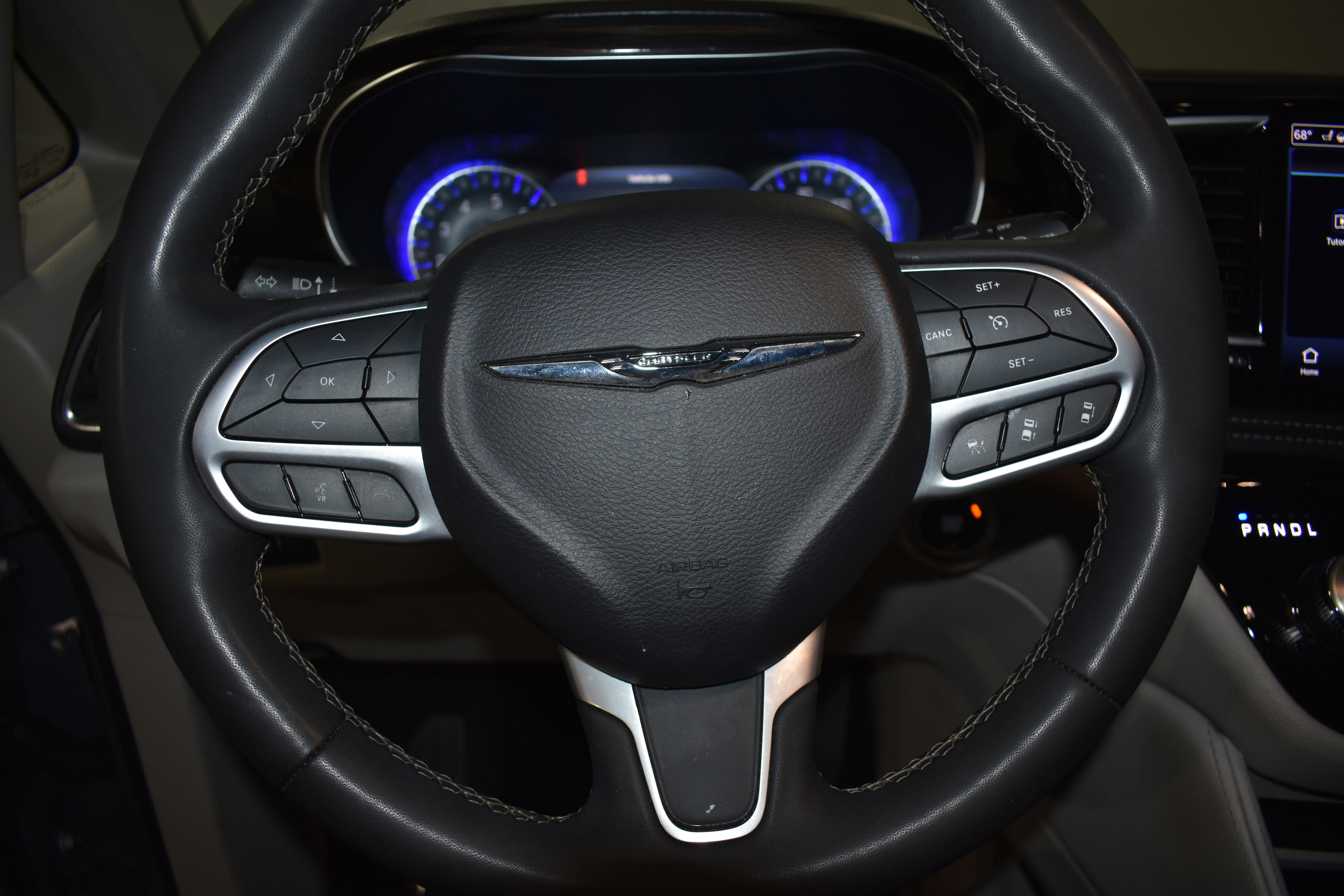 Used 2023 Chrysler Pacifica Limited FWD image 12