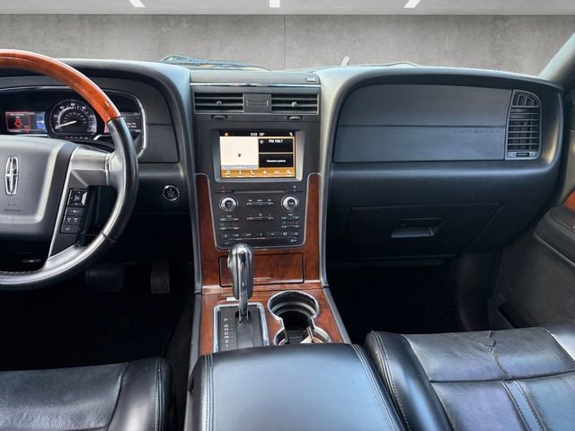 Used 2017 Lincoln Navigator Select image 3