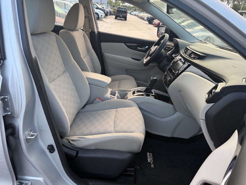 Used 2020 Nissan Rogue Sport SV w/ All-Weather Package AWD/4WD image 18