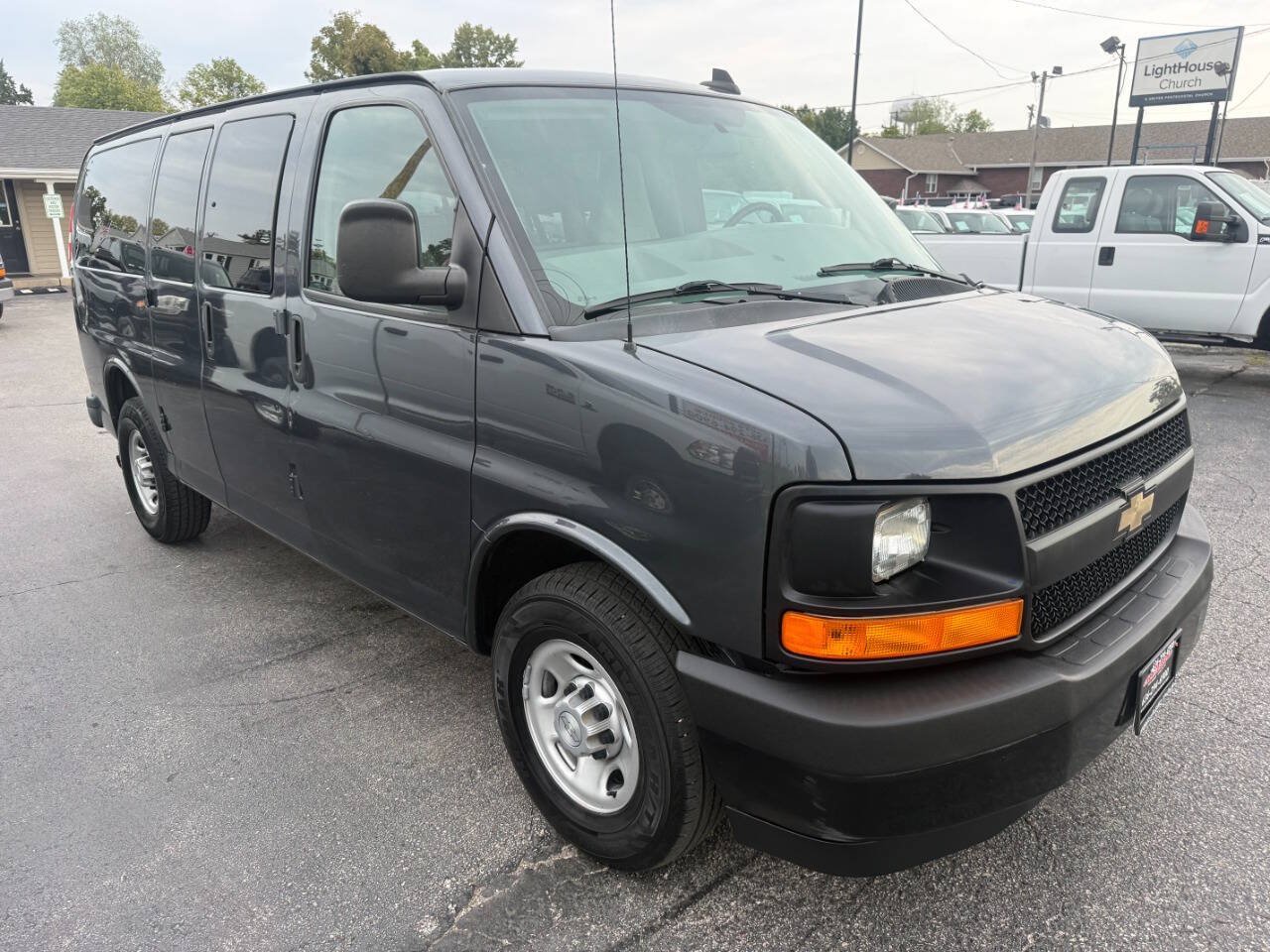 Used 2017 Chevrolet Express 2500 LS RWD image 4