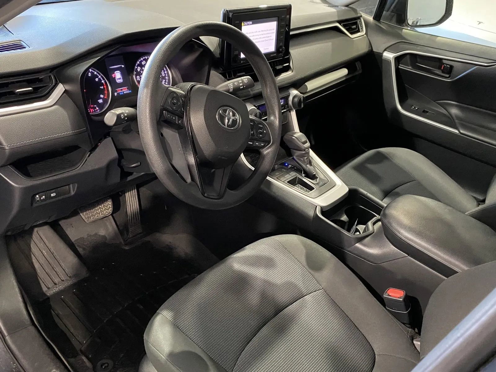 Used 2020 Toyota RAV4 LE image 10