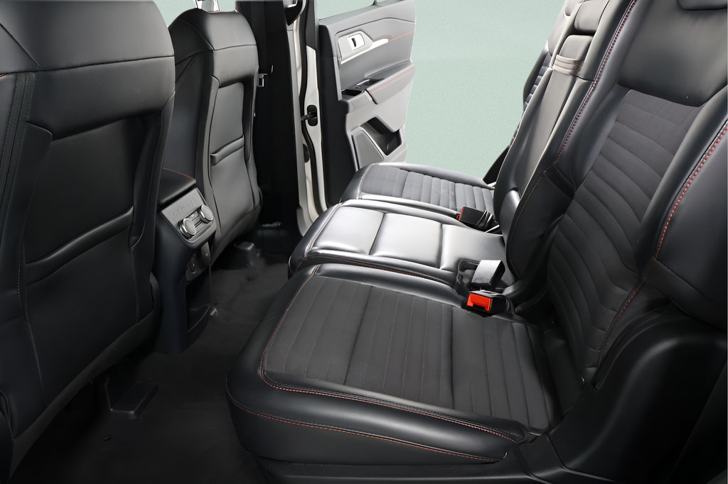 Used 2025 Ford Explorer ST-Line w/ ST-Line Street Pack AWD/4WD image 25