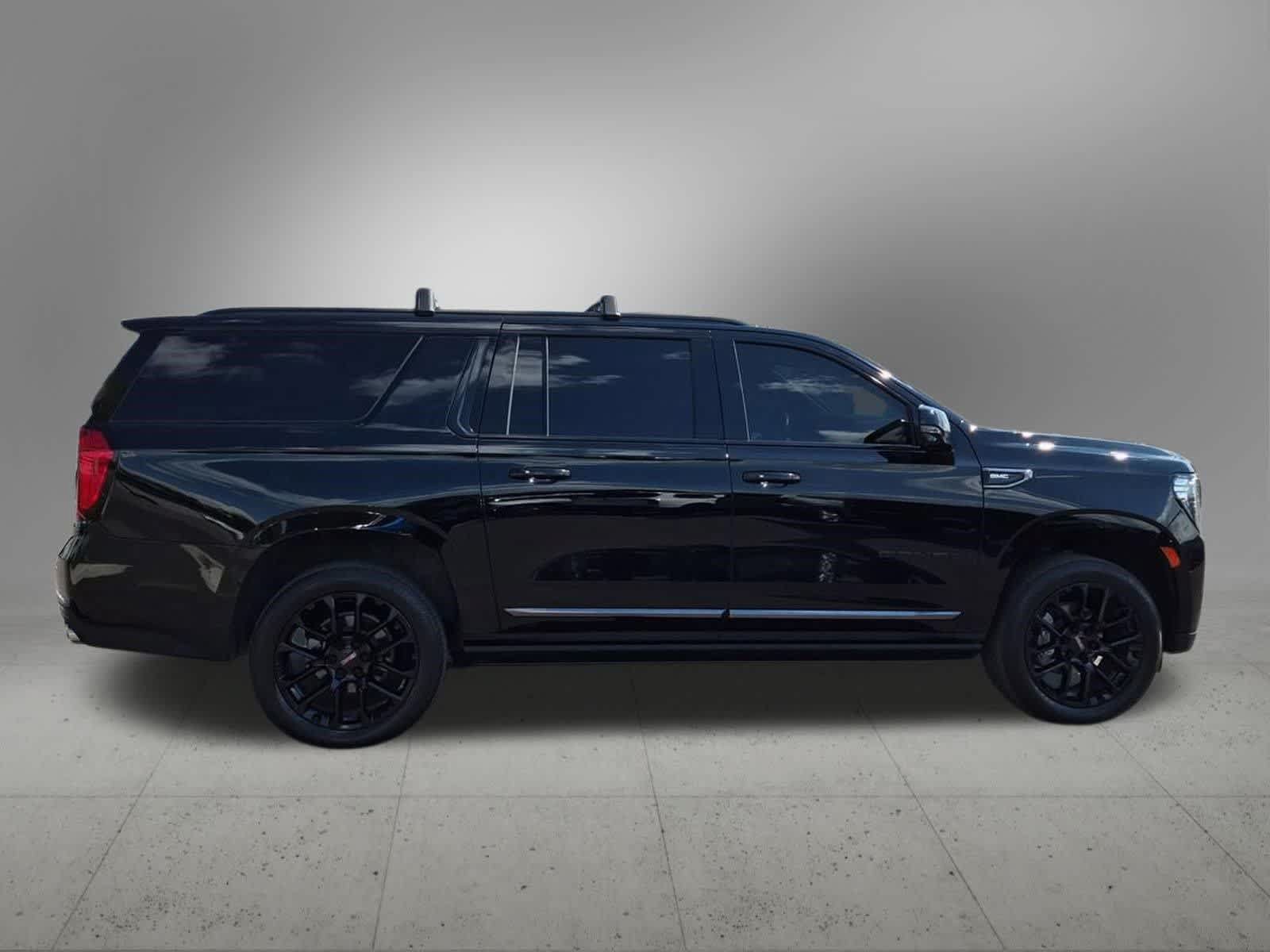Used 2023 GMC Yukon XL Denali Ultimate AWD/4WD image 7