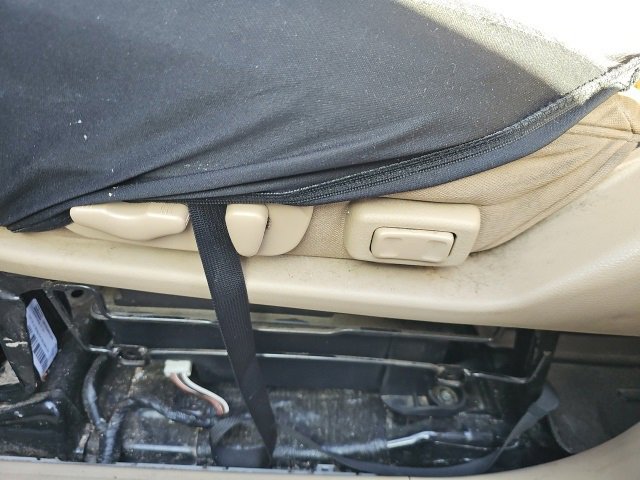 Used 2015 Nissan Titan SV w/ SV Value Truck Package image 11