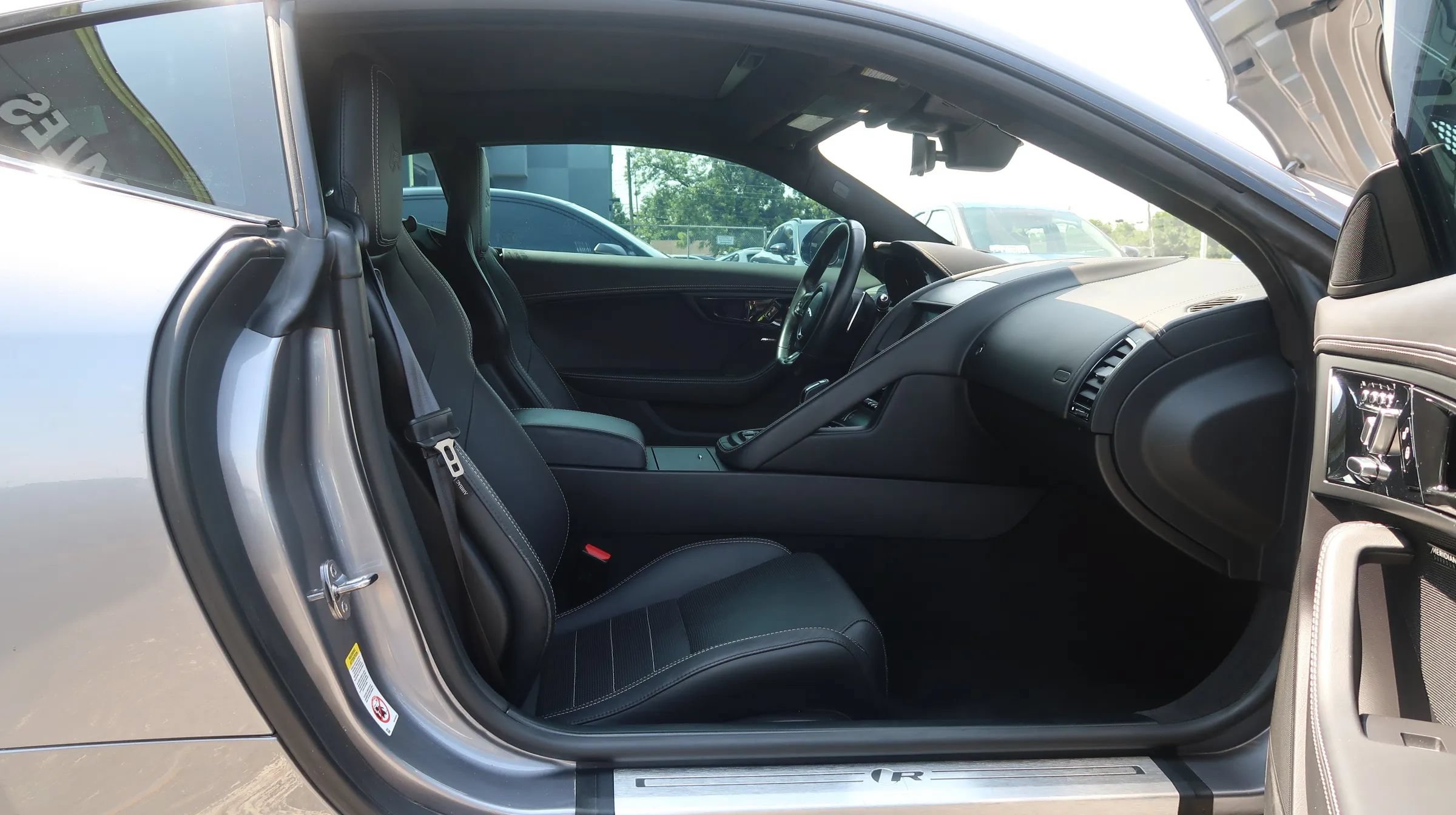 Used 2020 Jaguar F-TYPE R AWD/4WD image 19