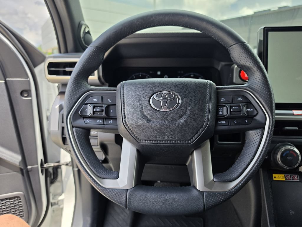 Used 2025 Toyota 4Runner TRD Off-Road Premium AWD/4WD image 27