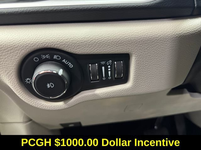 Used 2024 Chrysler Pacifica Touring-L image 22