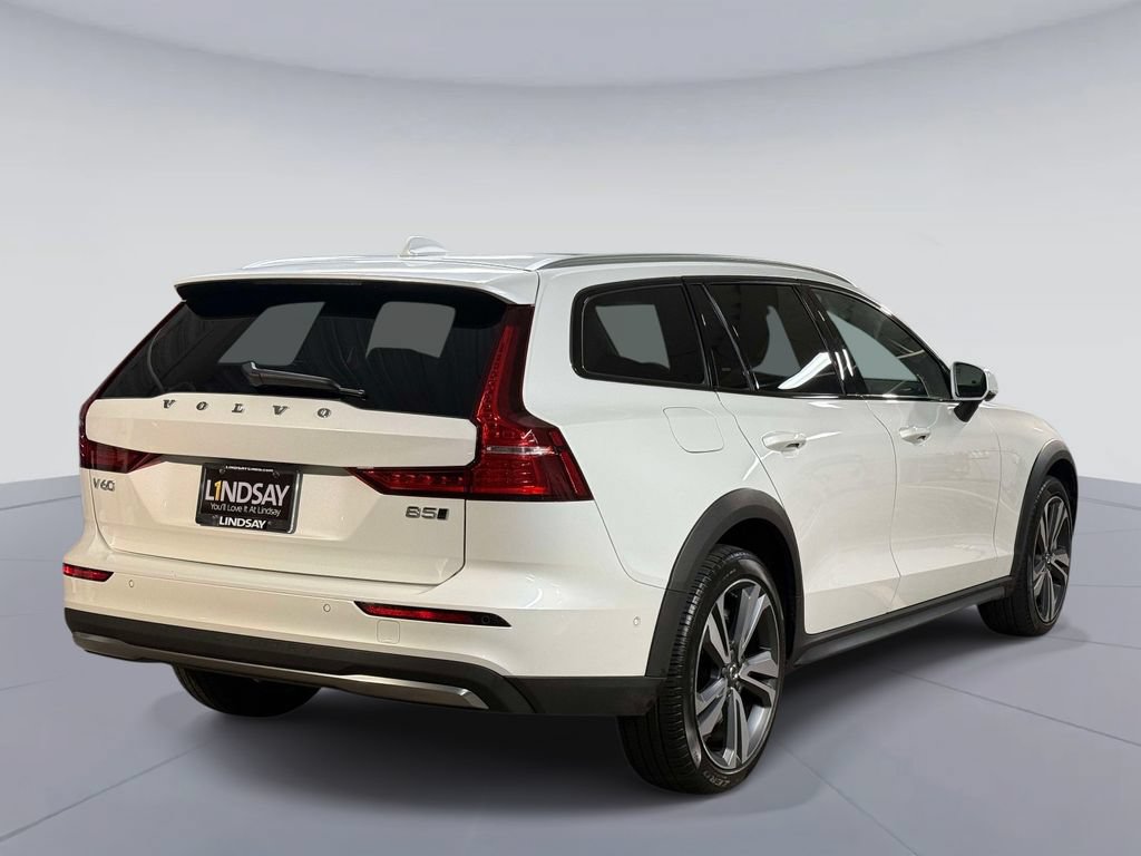 Used 2025 Volvo V60 B5 Cross Country Plus AWD/4WD image 10