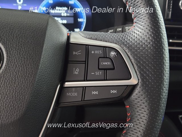 Used 2025 Toyota Sienna XSE w/ XSE Plus Package FWD image 32