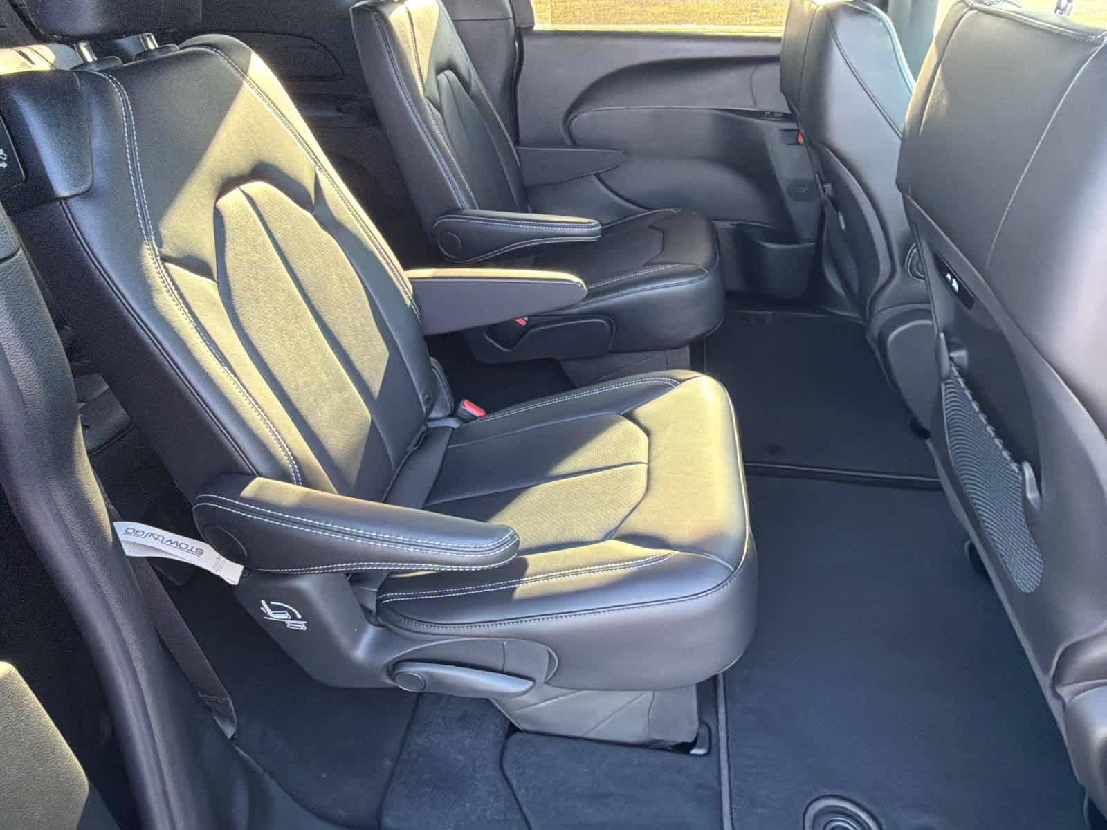 New 2026 Chrysler Pacifica Select FWD image 13
