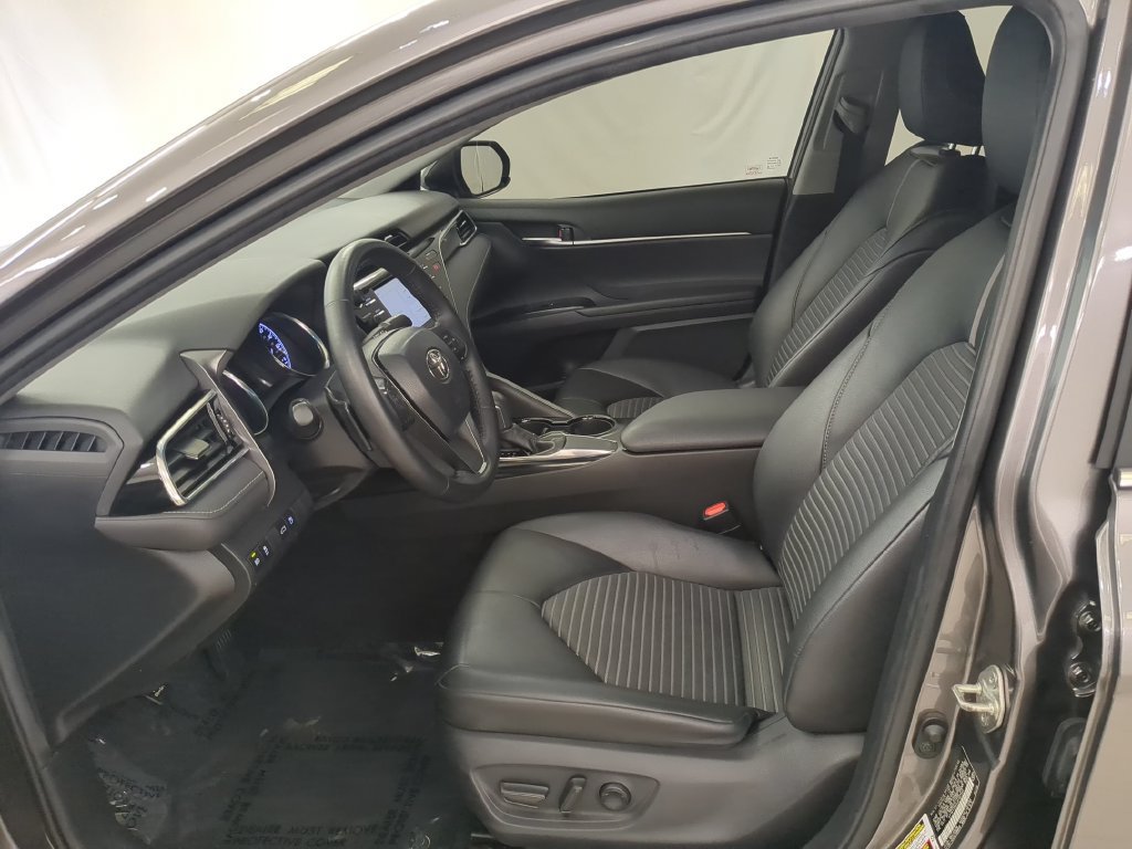 Used 2018 Toyota Camry SE w/ Moonroof Package FWD image 14