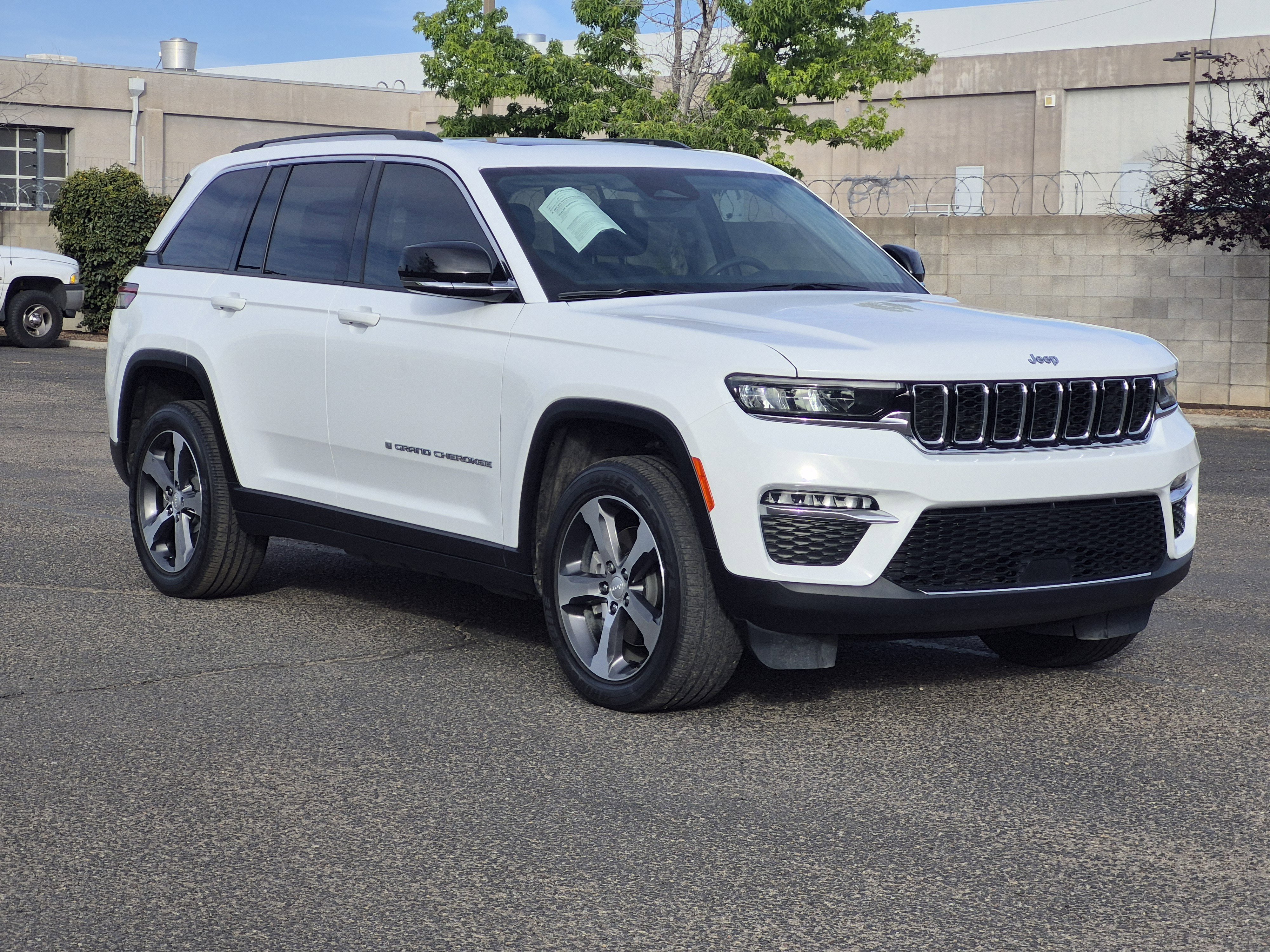 Used 2022 Jeep Grand Cherokee Limited 4xe AWD/4WD image 3