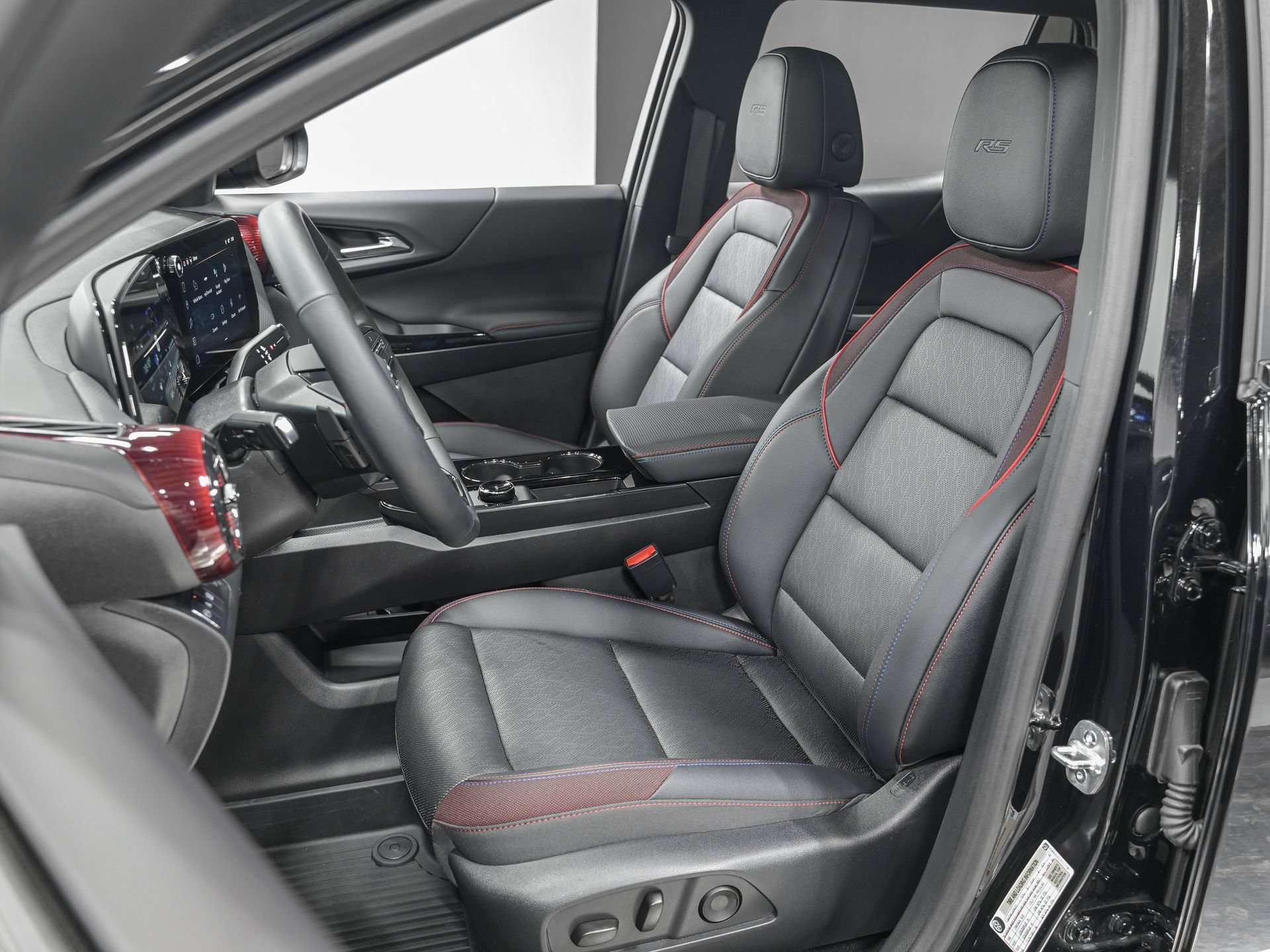 Used 2026 Chevrolet Equinox RS w/ LPO, Floor Liner Package FWD image 8
