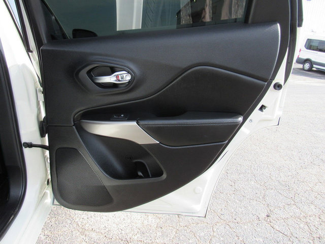 Used 2019 Jeep Cherokee High Altitude AWD/4WD image 15