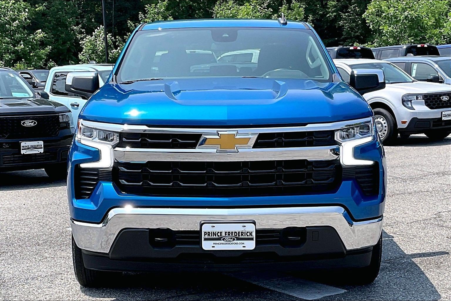 Used 2023 Chevrolet Silverado 1500 LT w/ Protection Package AWD/4WD image 2