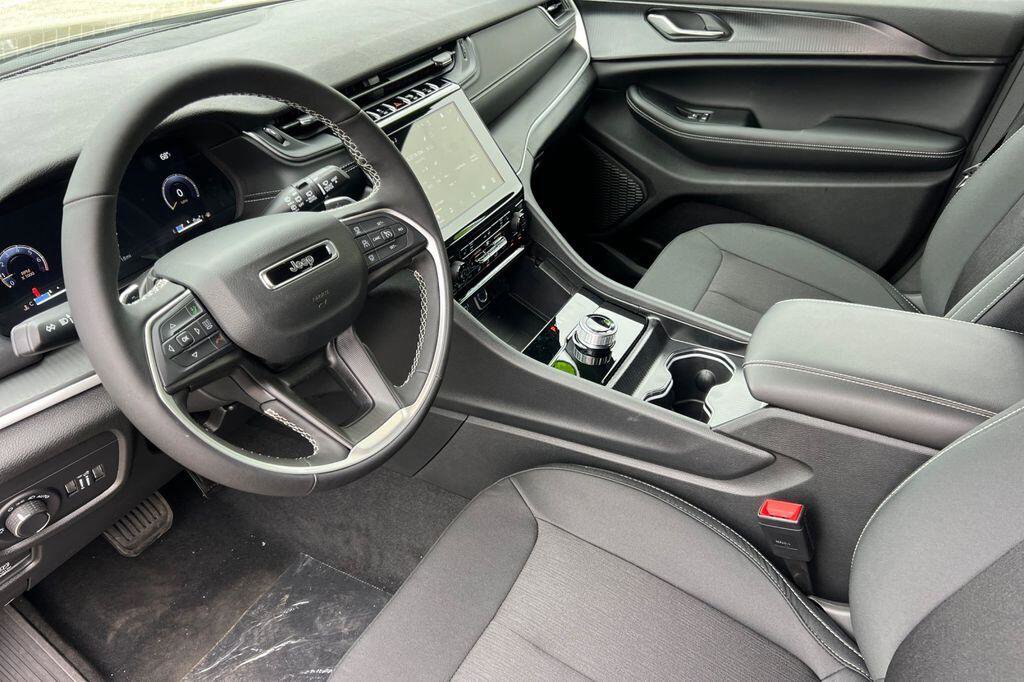 New 2026 Jeep Grand Cherokee L 4WD image 10