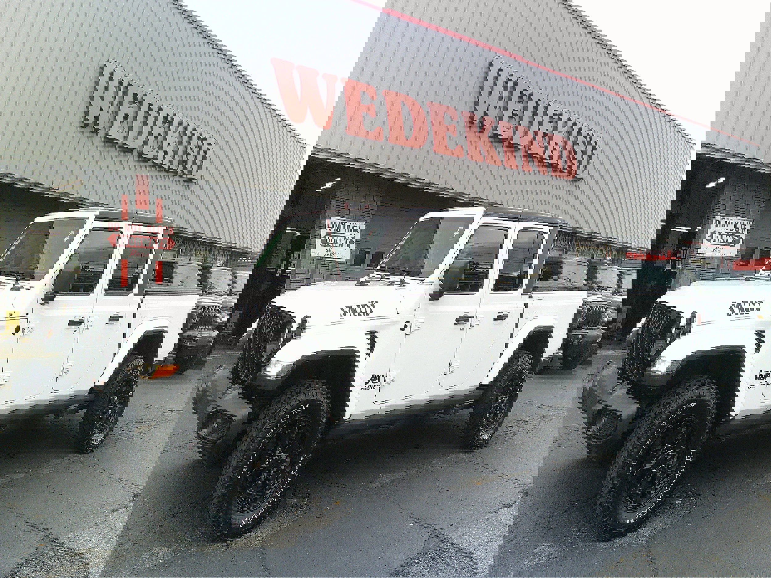 Used 2021 Jeep Gladiator Sport image 2