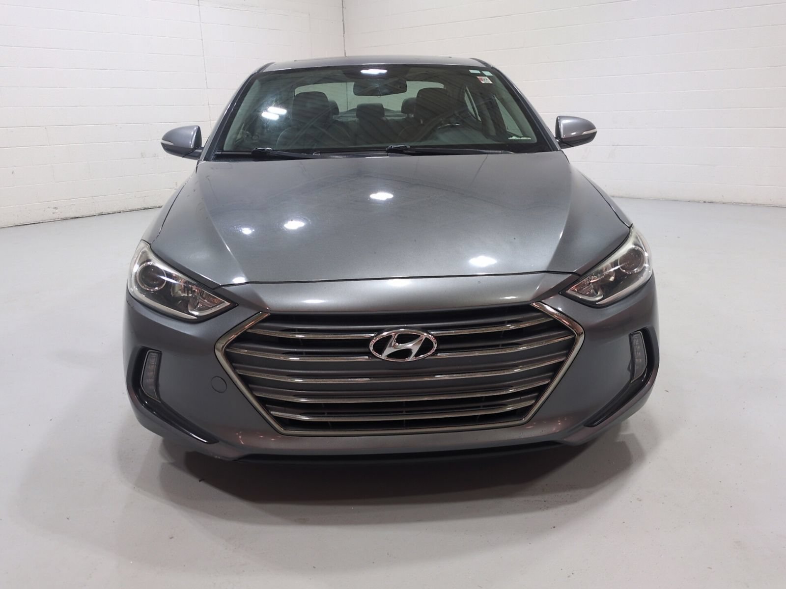 Used 2017 Hyundai Elantra Limited w/ Limited Tech Package 04 FWD image 8