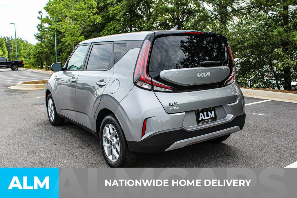Used 2025 Kia Soul LX w/ LX Technology Package FWD image 4