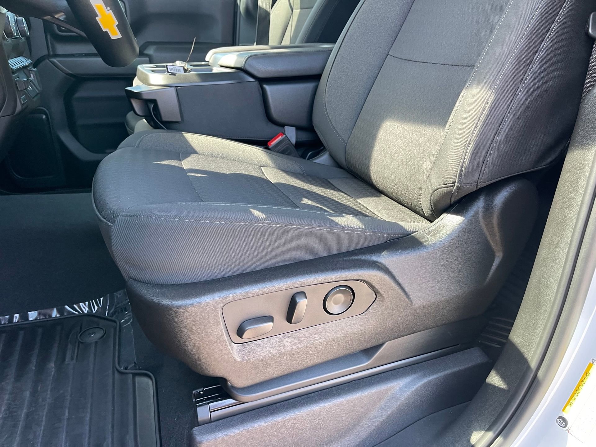 Used 2025 Chevrolet Silverado 2500 Custom w/ Custom Value Package image 14