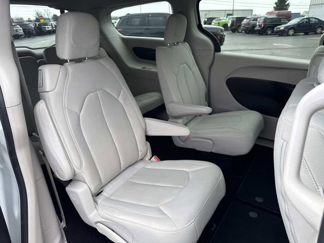 Used 2017 Chrysler Pacifica LX FWD image 30