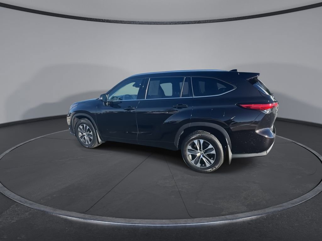 Used 2021 Toyota Highlander XLE image 6