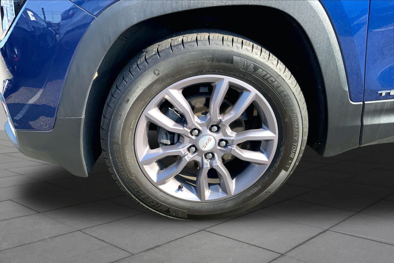 Used 2023 GMC Terrain SLT w/ Tech Package AWD/4WD image 10