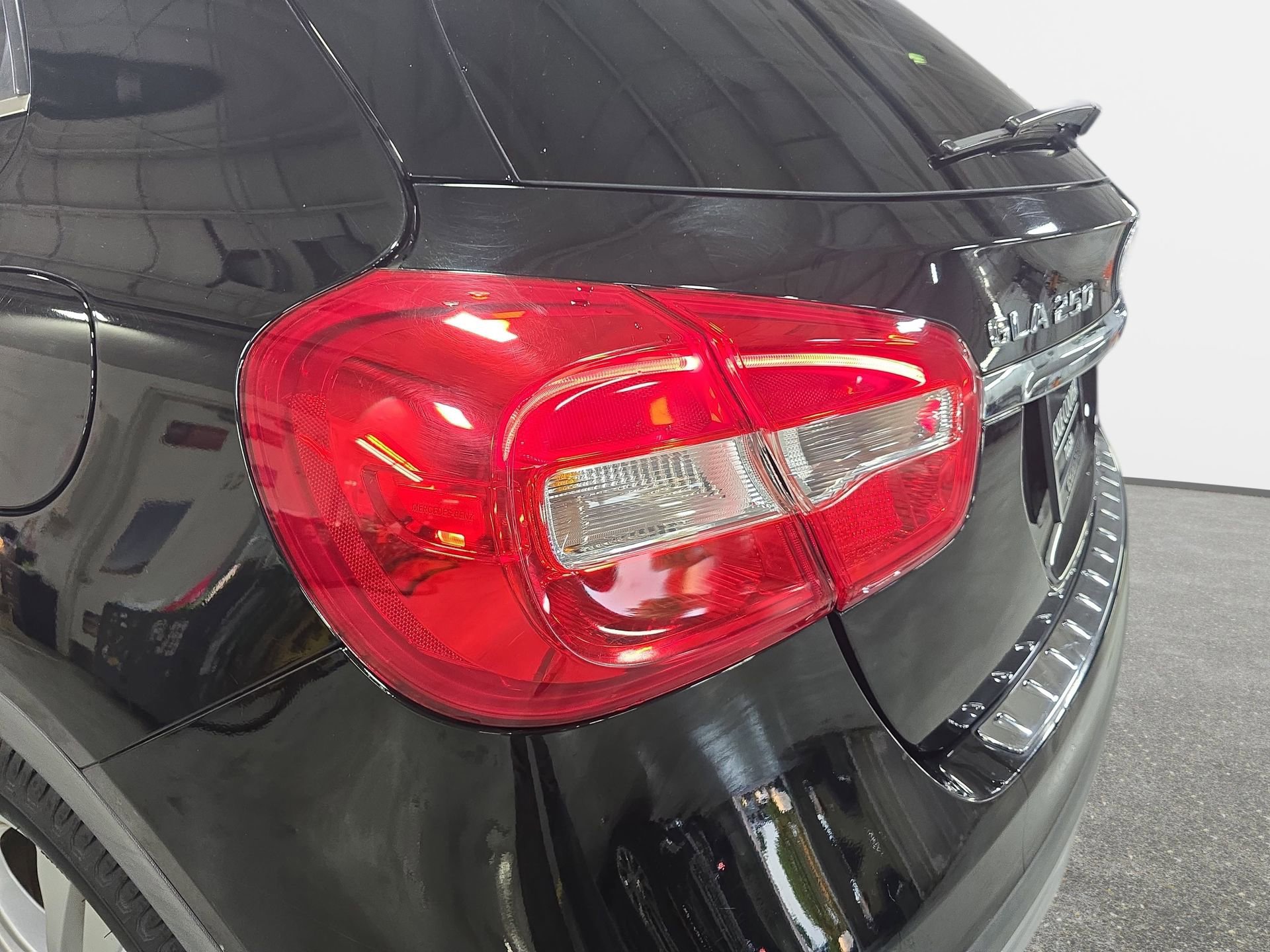 Certified 2016 Mercedes-Benz GLA 250 4MATIC image 31