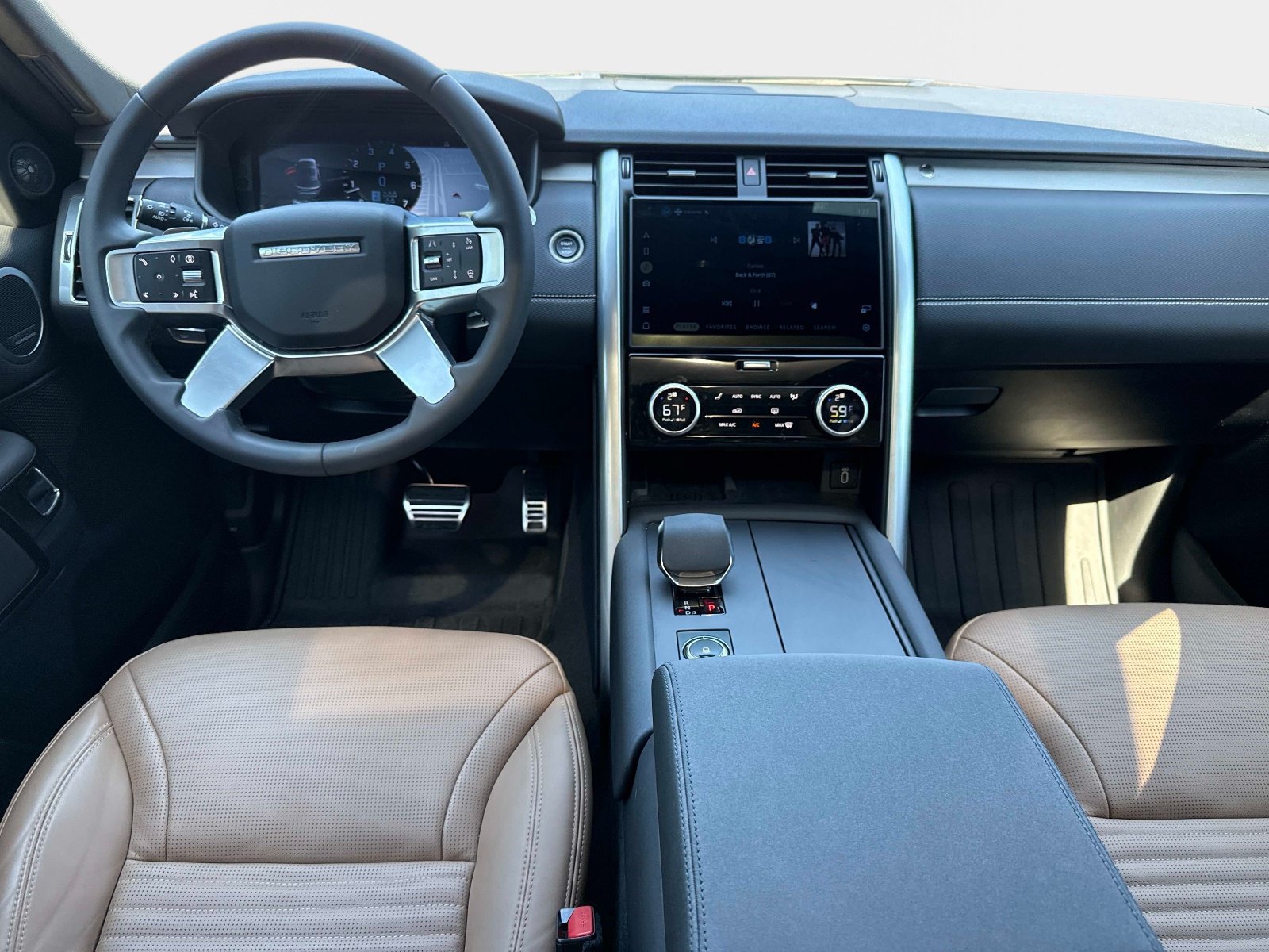 Used 2026 Land Rover Discovery Dynamic SE AWD/4WD image 15