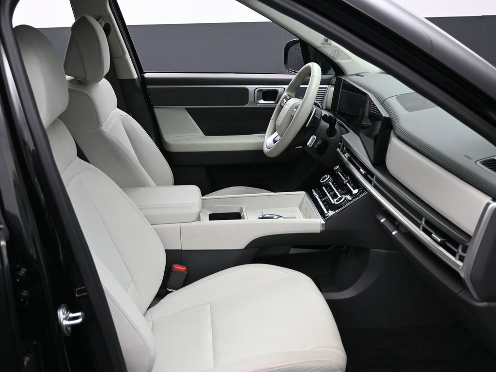 Used 2025 Hyundai Santa Fe SE image 36