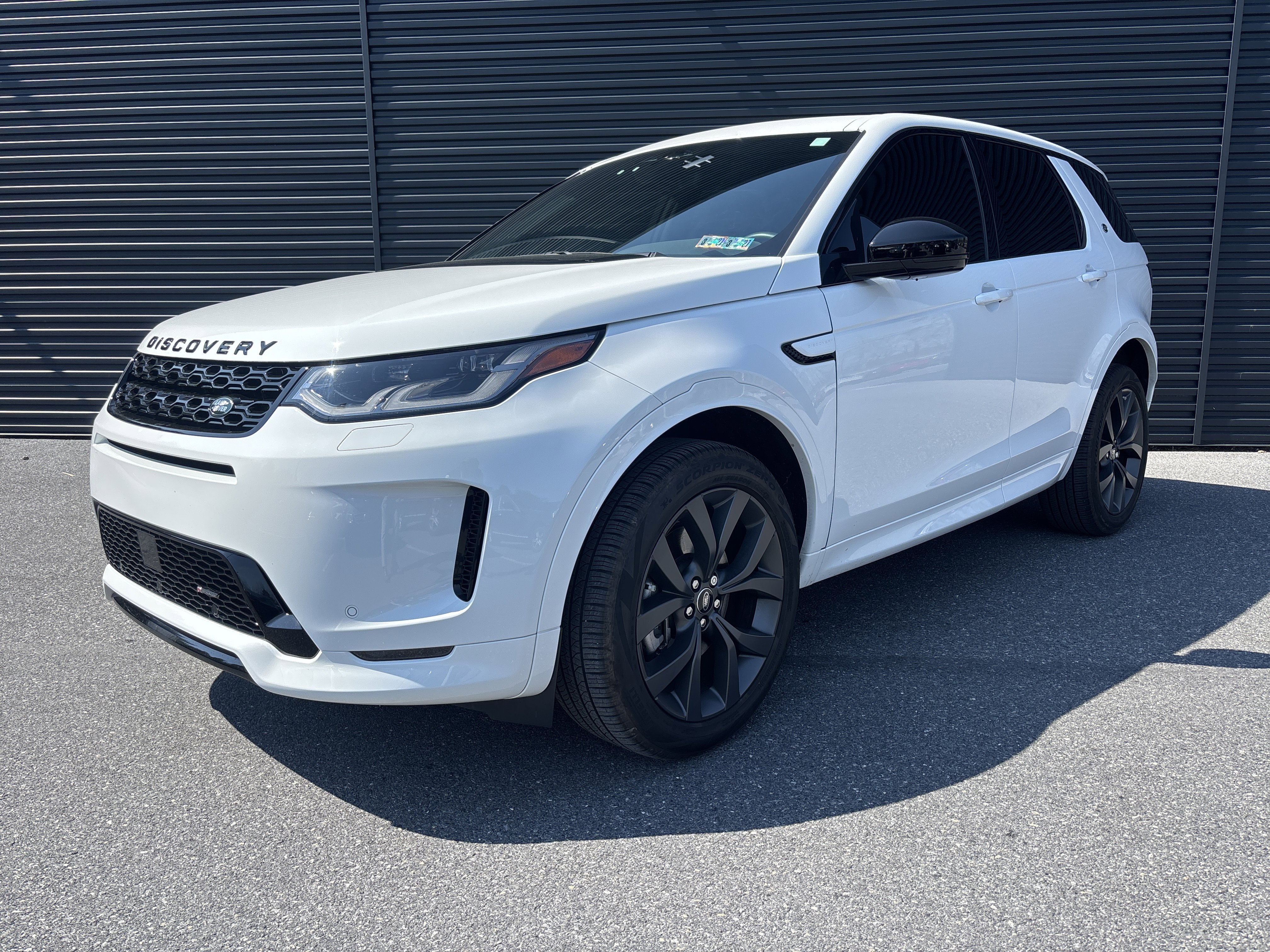 Used 2023 Land Rover Discovery Sport SE R-Dynamic AWD/4WD image 1