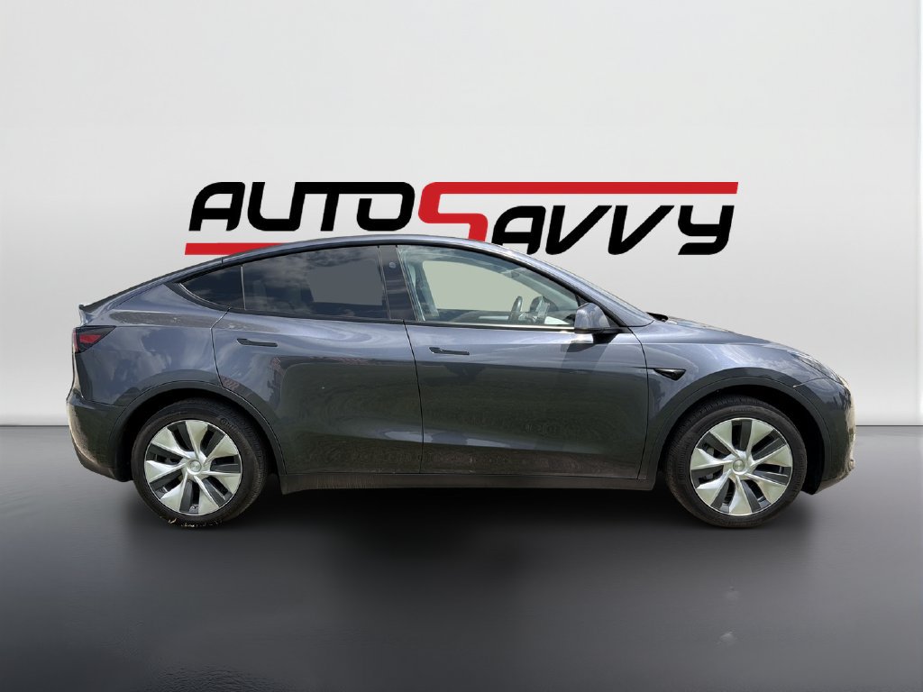 Used 2023 Tesla Model Y 2WD image 4