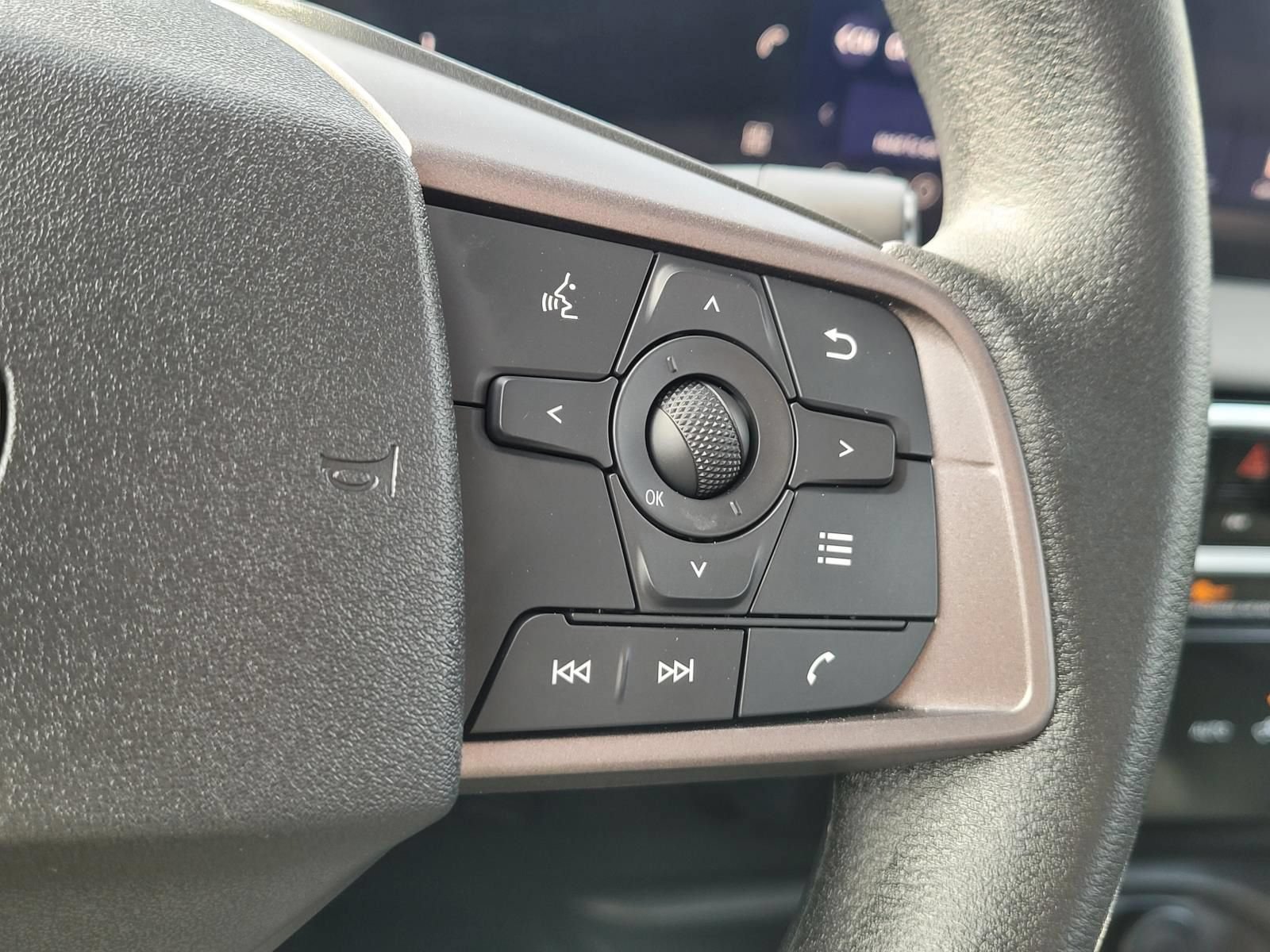 Used 2026 Nissan Sentra SV w/ Floor Mat Package FWD image 27