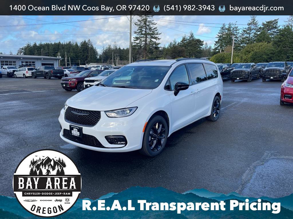 New 2026 Chrysler Pacifica Select w/ S Appearance Package