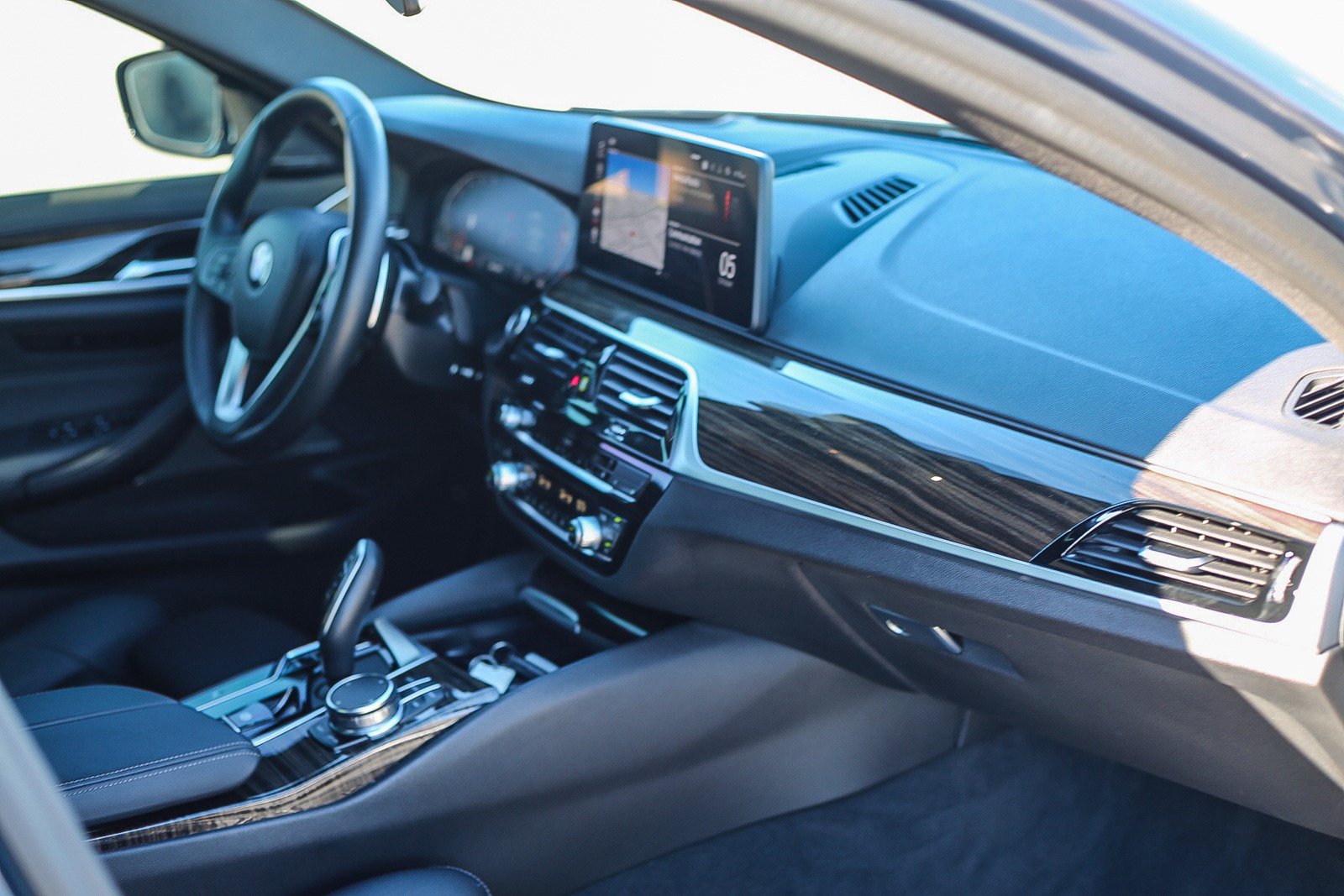 Used 2023 BMW 540i w/ Premium Package RWD image 13