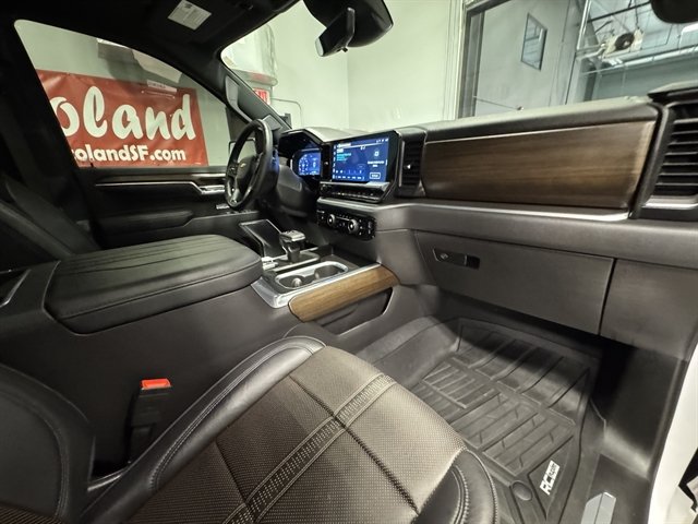 Used 2025 Chevrolet Silverado 1500 High Country w/ Technology Package AWD/4WD image 14