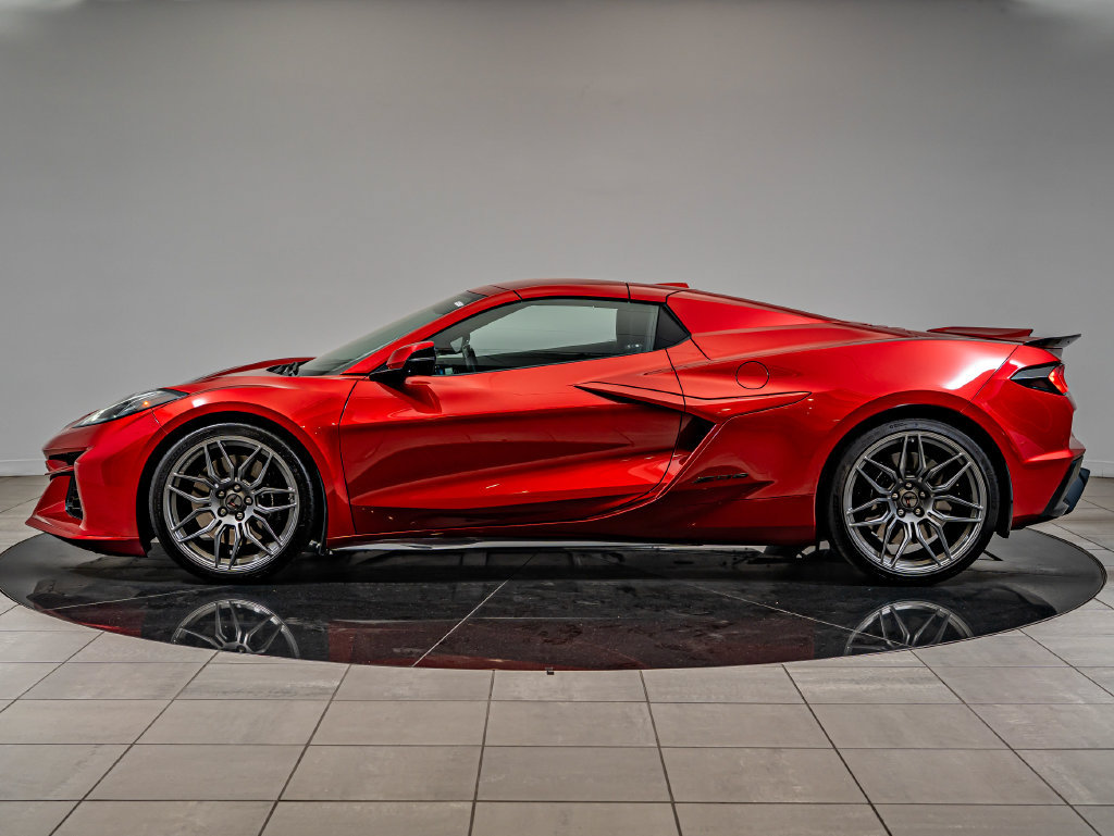 Used 2025 Chevrolet Corvette Z06 w/ Stealth Interior Trim Package RWD image 9
