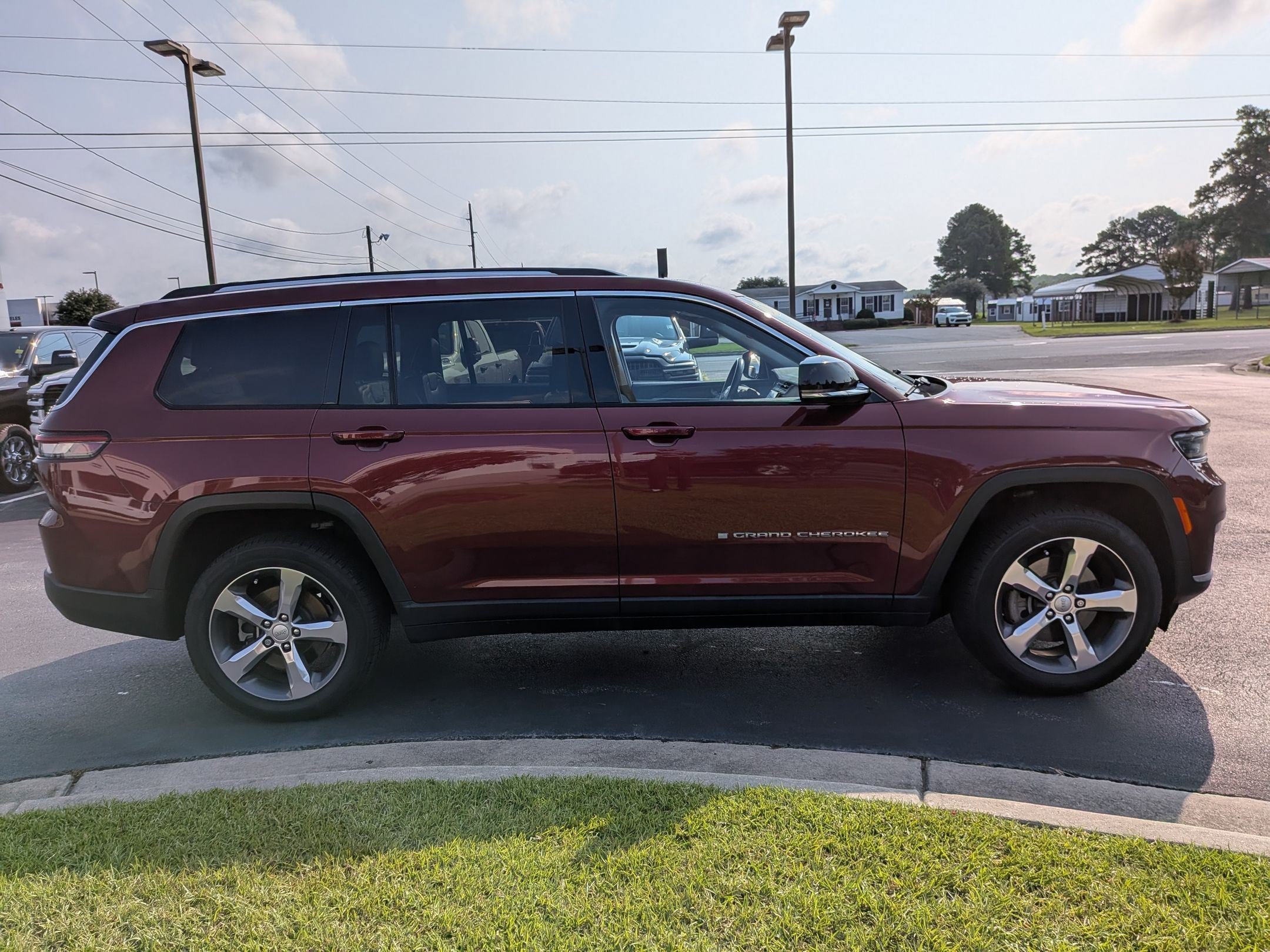 Used 2021 Jeep Grand Cherokee L Limited AWD/4WD image 4