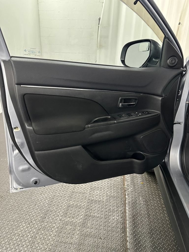 Used 2016 Mitsubishi Outlander Sport ES FWD image 8