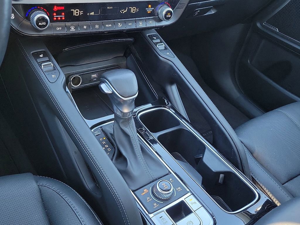 Used 2024 Kia Telluride EX w/ EX Captain's Chair Package image 18