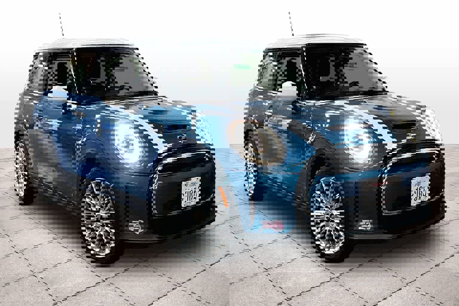 Used 2024 MINI Cooper SE image 2