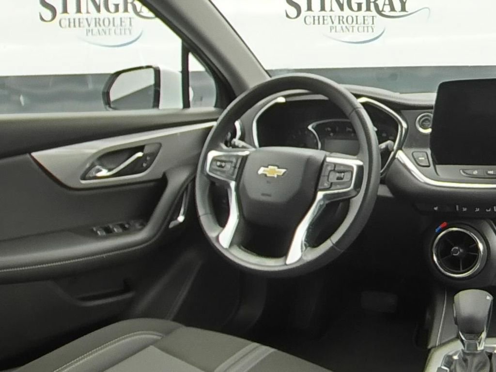 Used 2025 Chevrolet Blazer LT FWD image 16