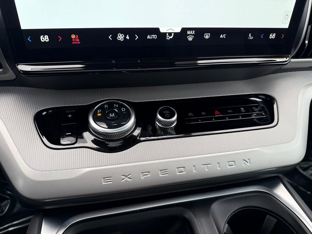 Used 2025 Ford Expedition Active image 39