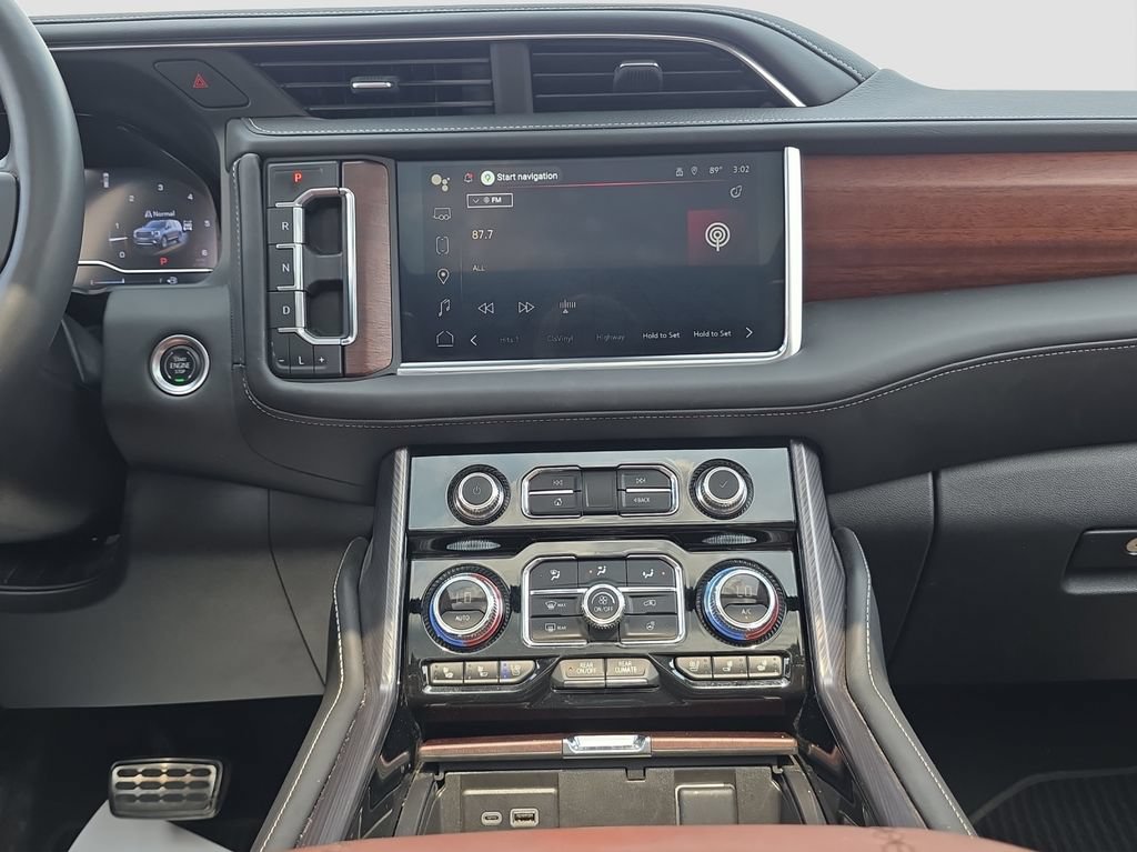 Used 2024 GMC Yukon Denali Ultimate AWD/4WD image 13
