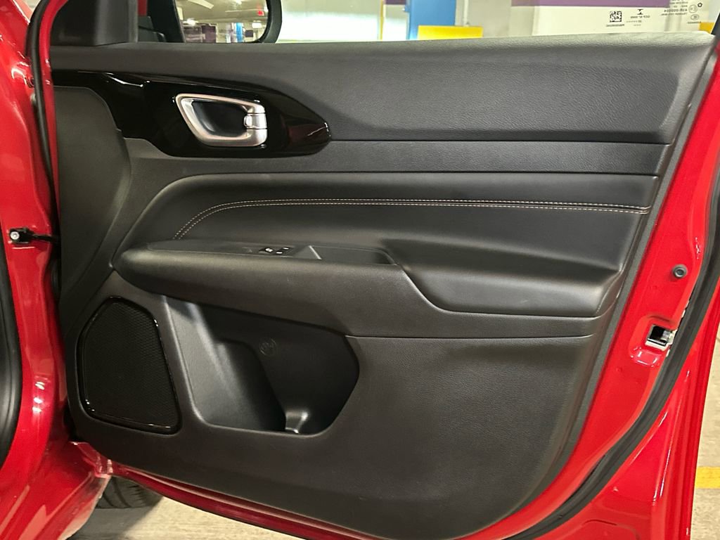 Used 2022 Jeep Compass Limited image 13