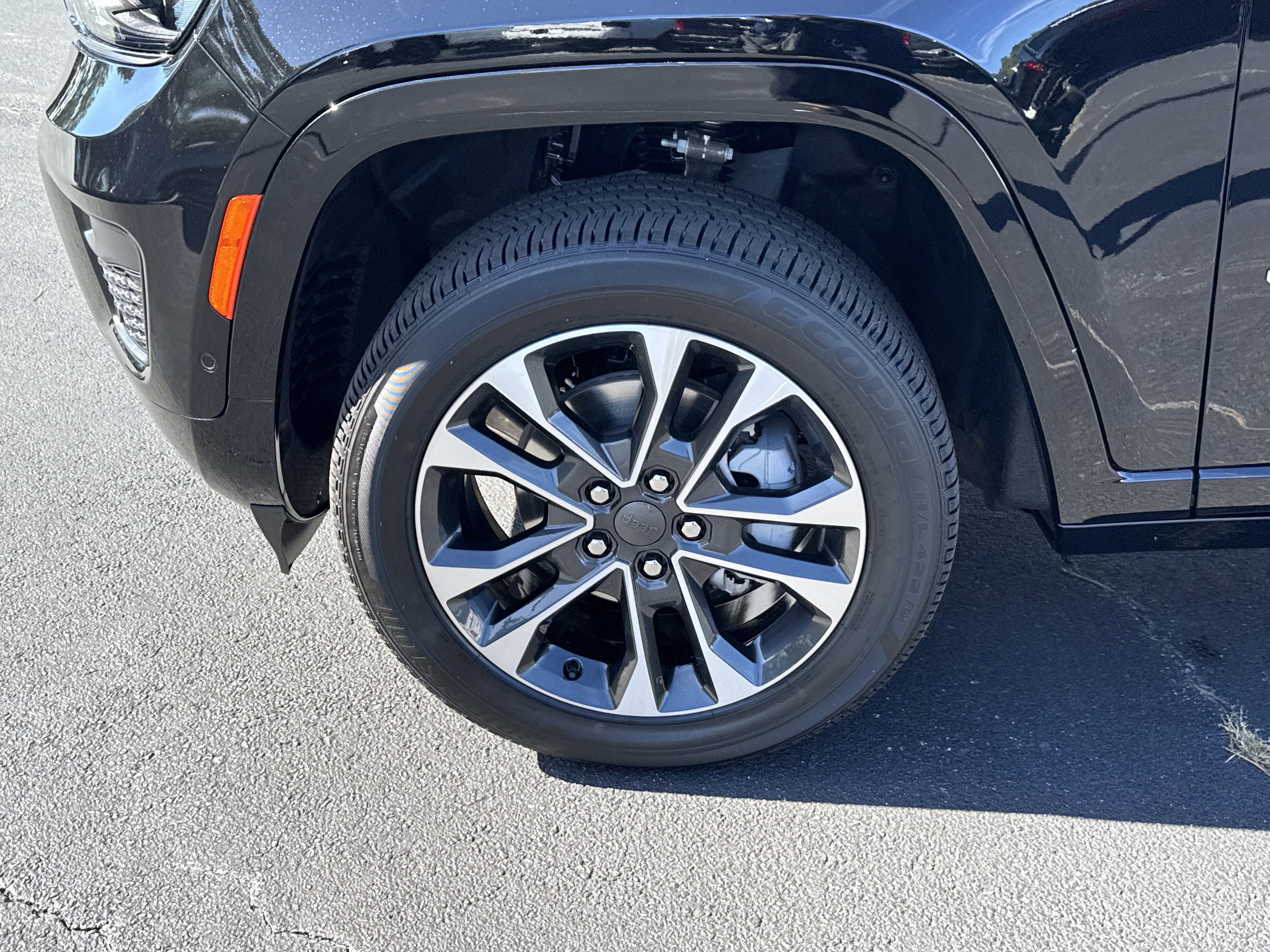 New 2025 Jeep Grand Cherokee Overland w/ Luxury Tech Group IV image 14