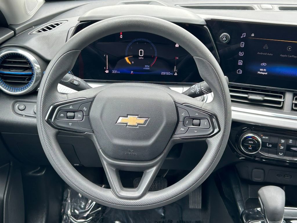 Used 2025 Chevrolet Trax LT FWD image 35